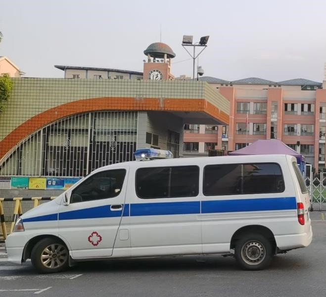 牟定救护车出租护送骨折病人一公里多少钱